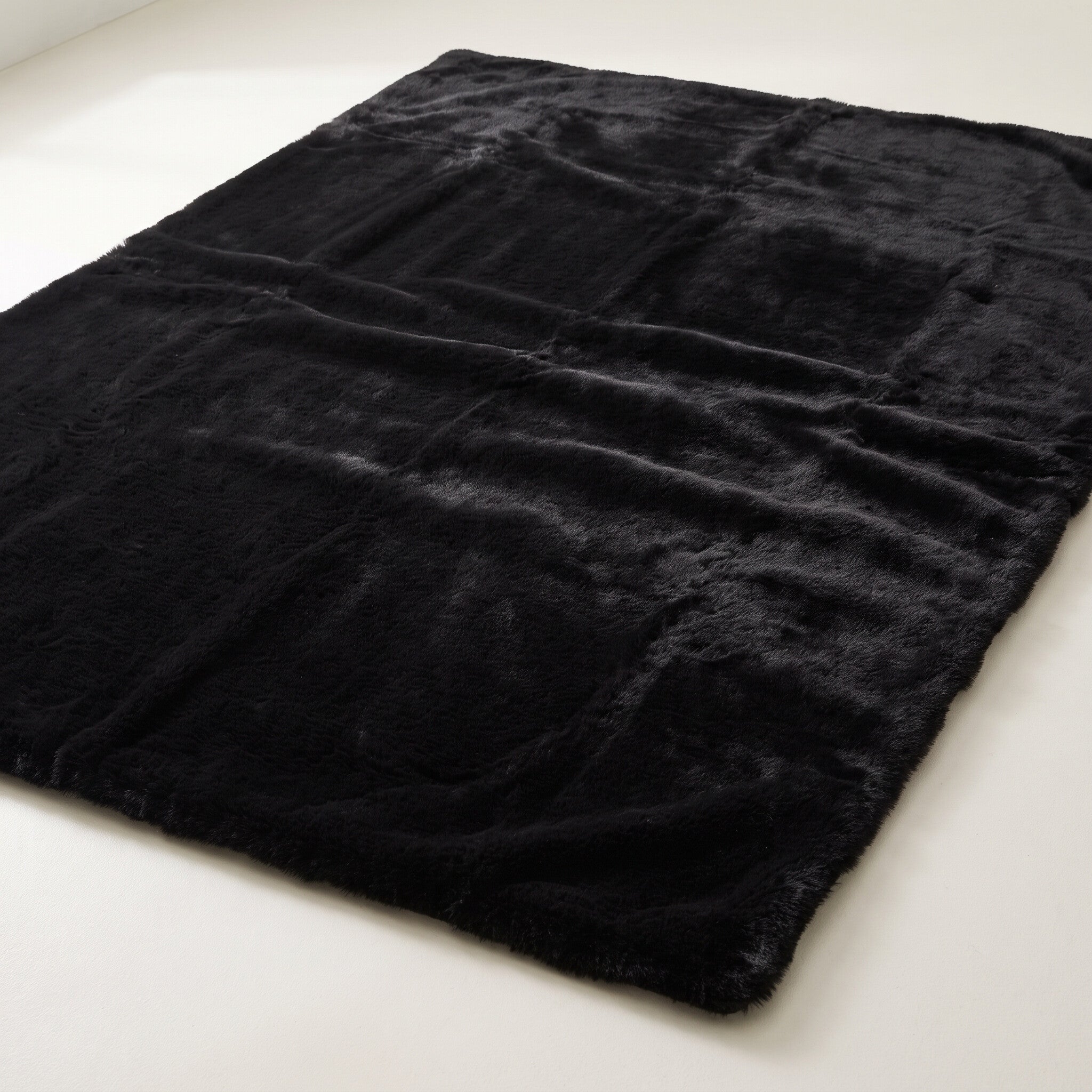 Soft Velvet Short-Pile Rug | 80 x 120 and 140 x 200 cm